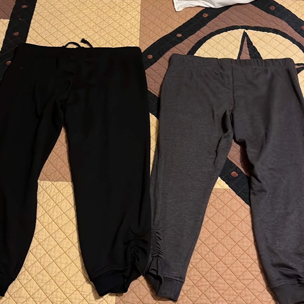 2 pair Capris lounge pants - Picture 9 of 10